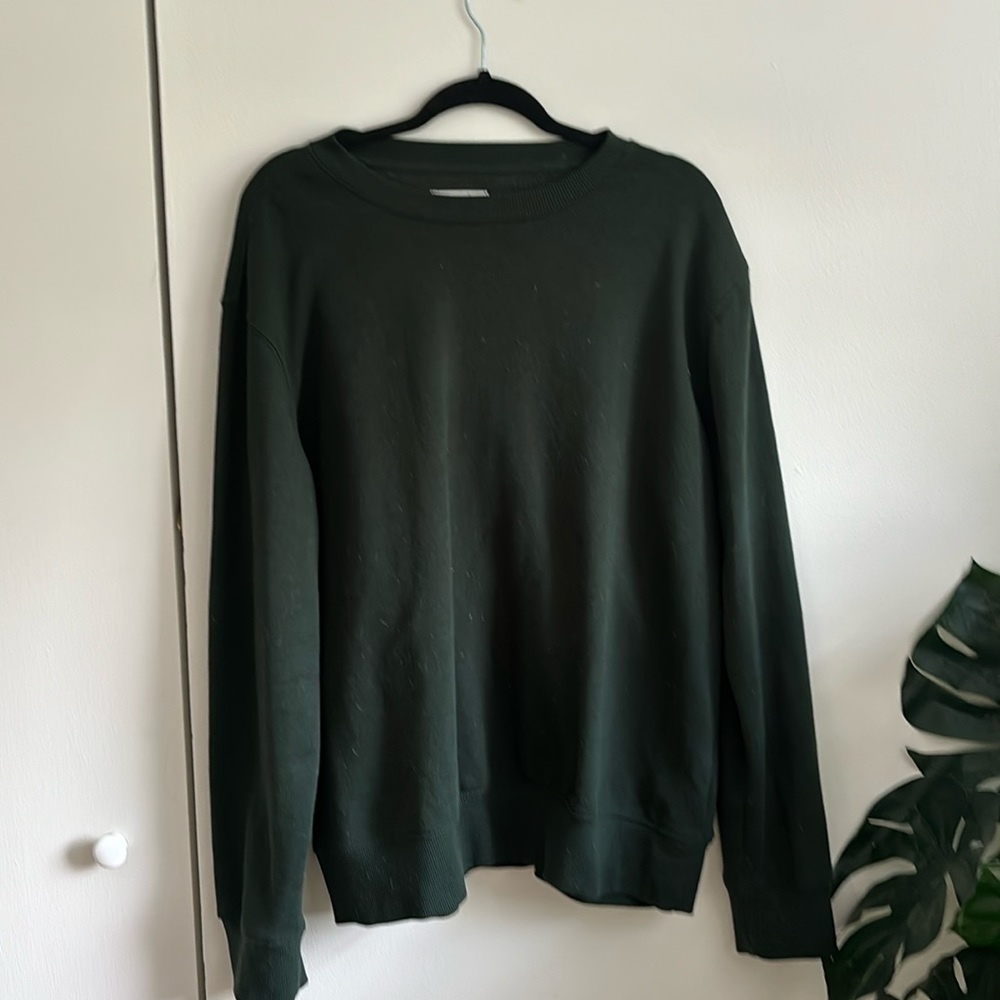 Green crewneck